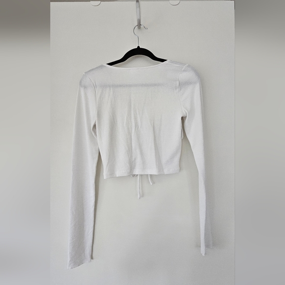 Cropped Long Sleeve Top - Picture 2 of 2